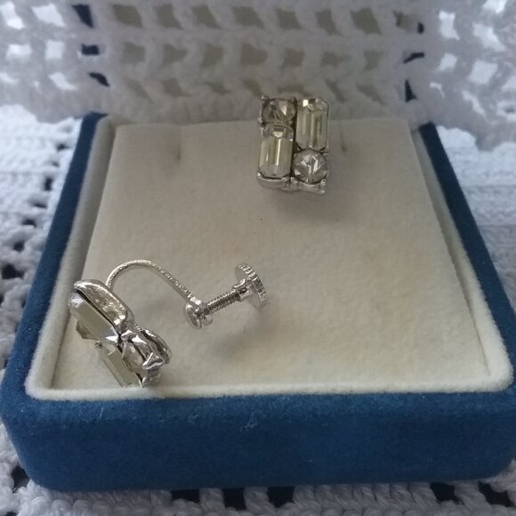 Vintage Clear Rhinestone Earrings with Silver Metal Screwback Fastening - Picture 4 of 4